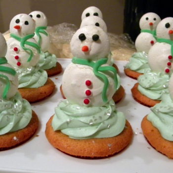 Meringue Snowman Cupcakes